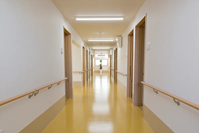 サービス付き高齢者向け住宅「一家団蘭あさひ」室内廊下
