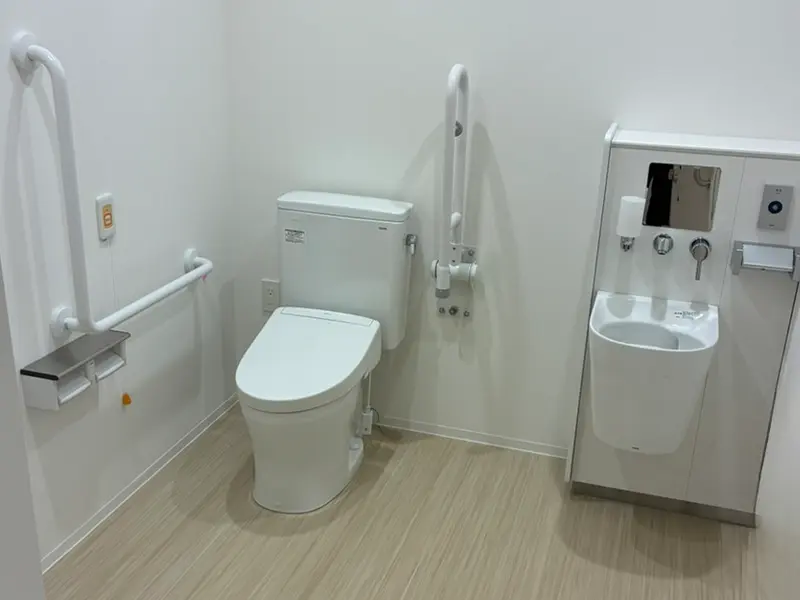 住宅型有料老人ホーム一家団蘭せきめ 共用トイレ